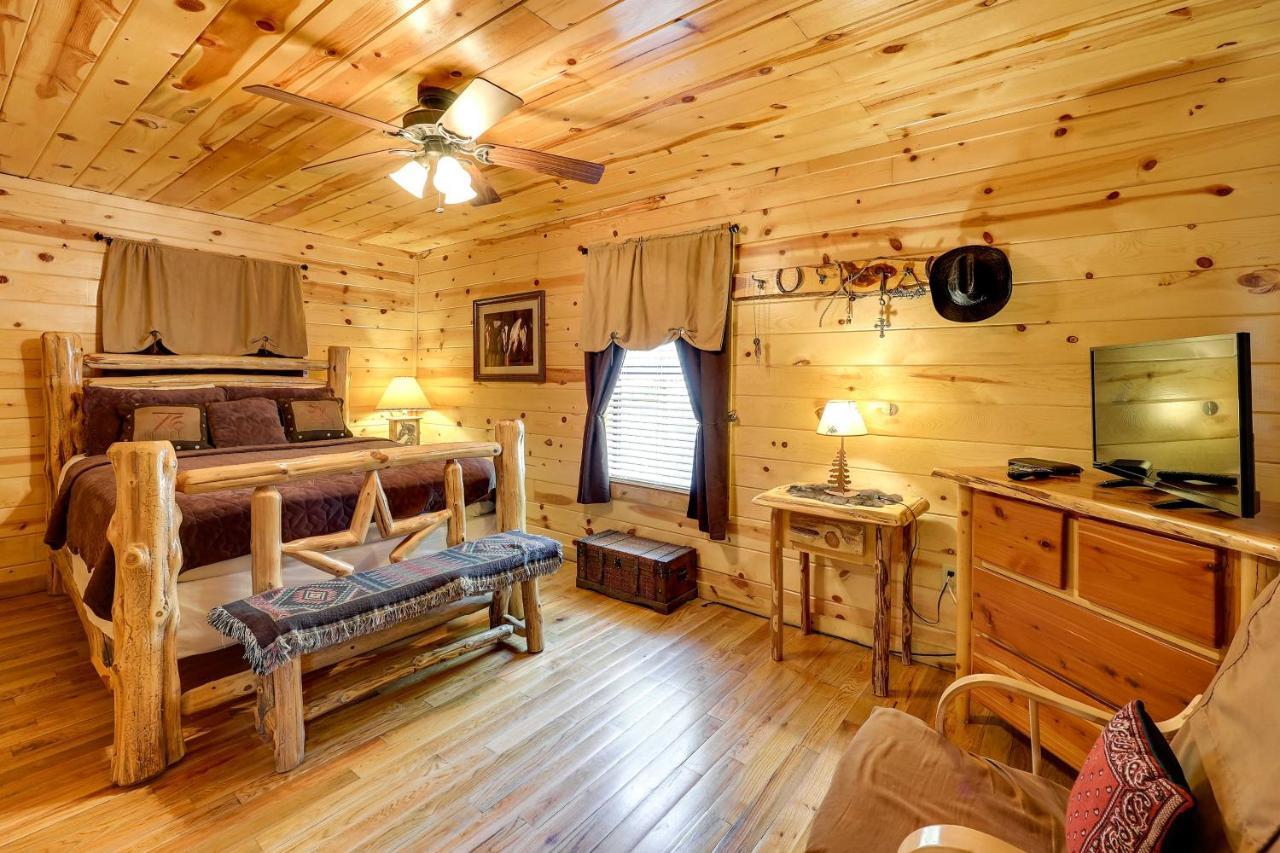Broken Bow Rental Cabin With Hot Tub And Bar Bagian luar foto