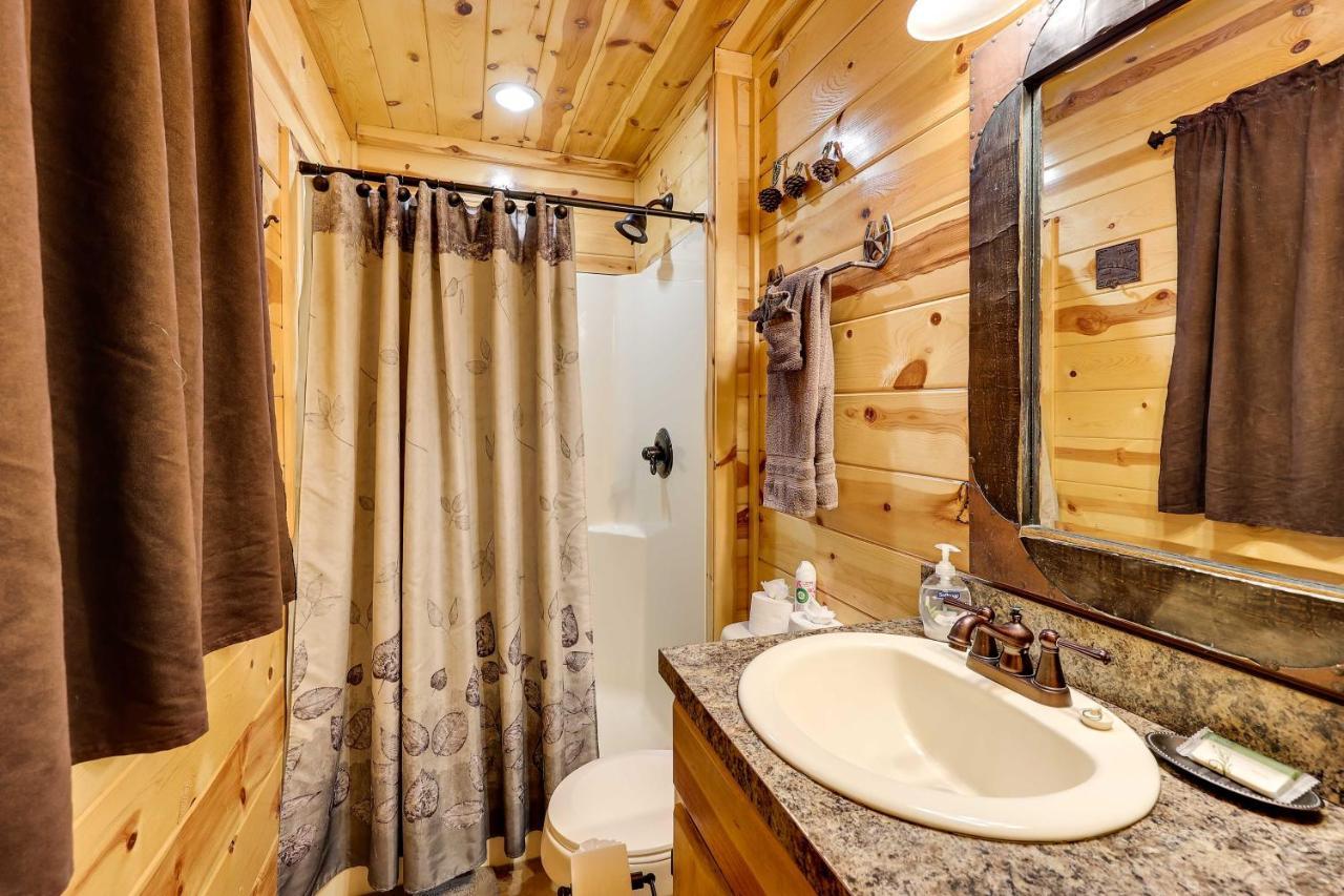 Broken Bow Rental Cabin With Hot Tub And Bar Bagian luar foto
