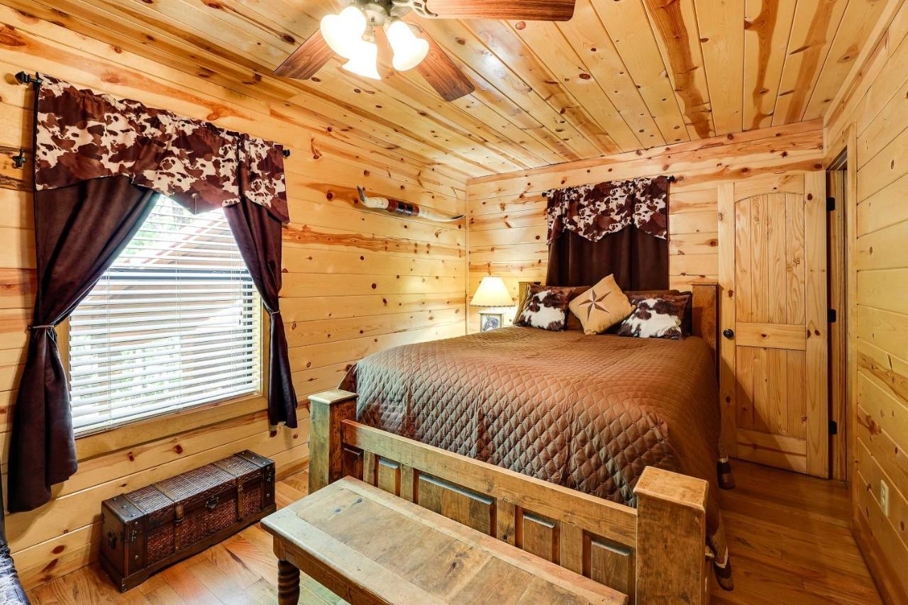 Broken Bow Rental Cabin With Hot Tub And Bar Bagian luar foto
