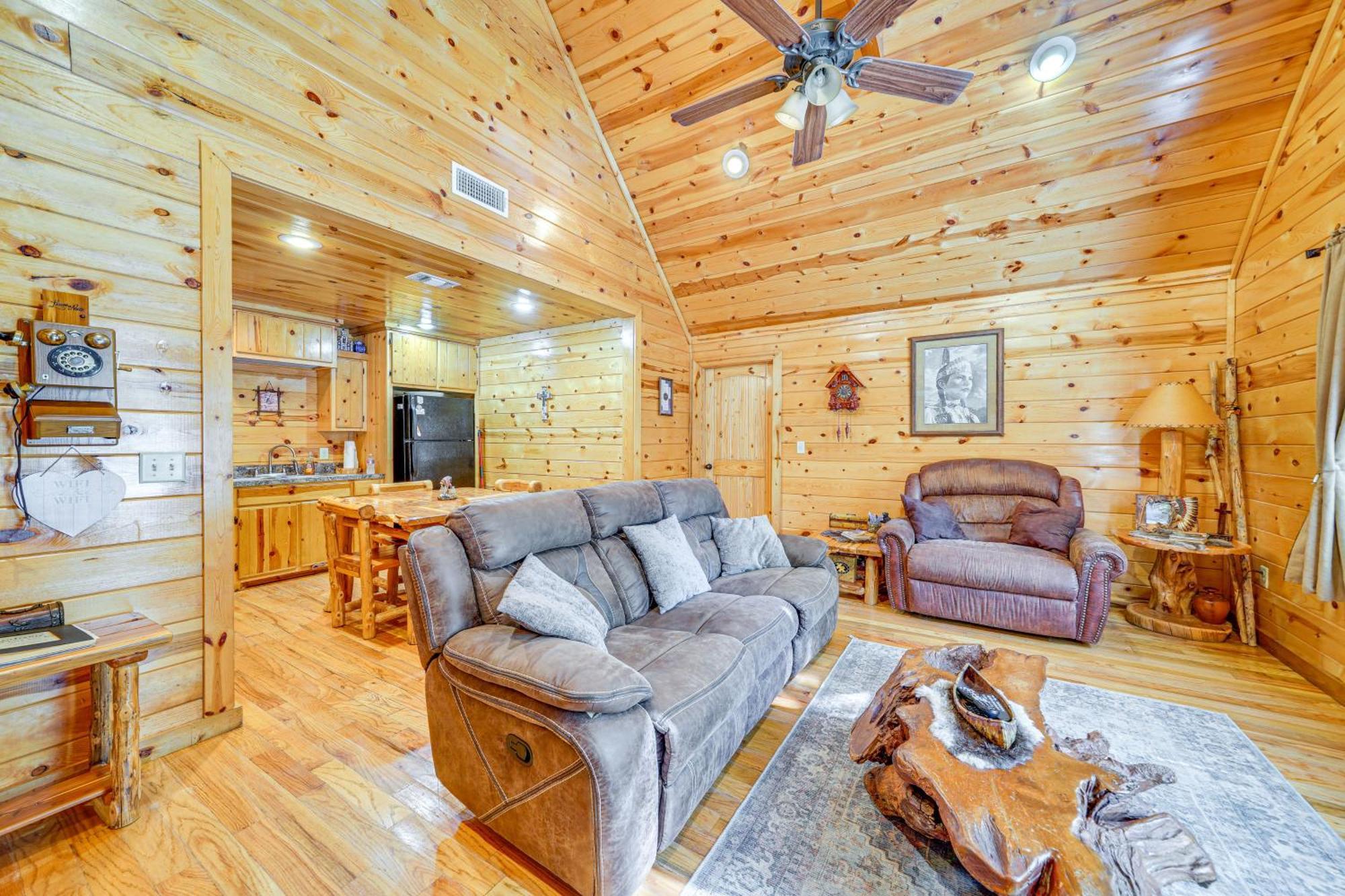 Broken Bow Rental Cabin With Hot Tub And Bar Bagian luar foto