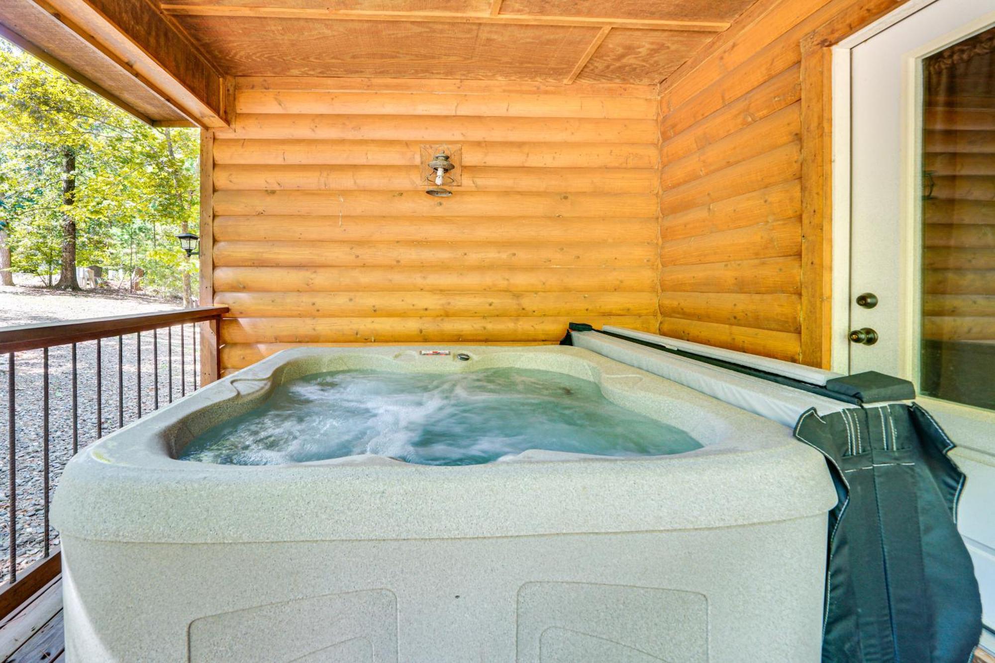 Broken Bow Rental Cabin With Hot Tub And Bar Bagian luar foto