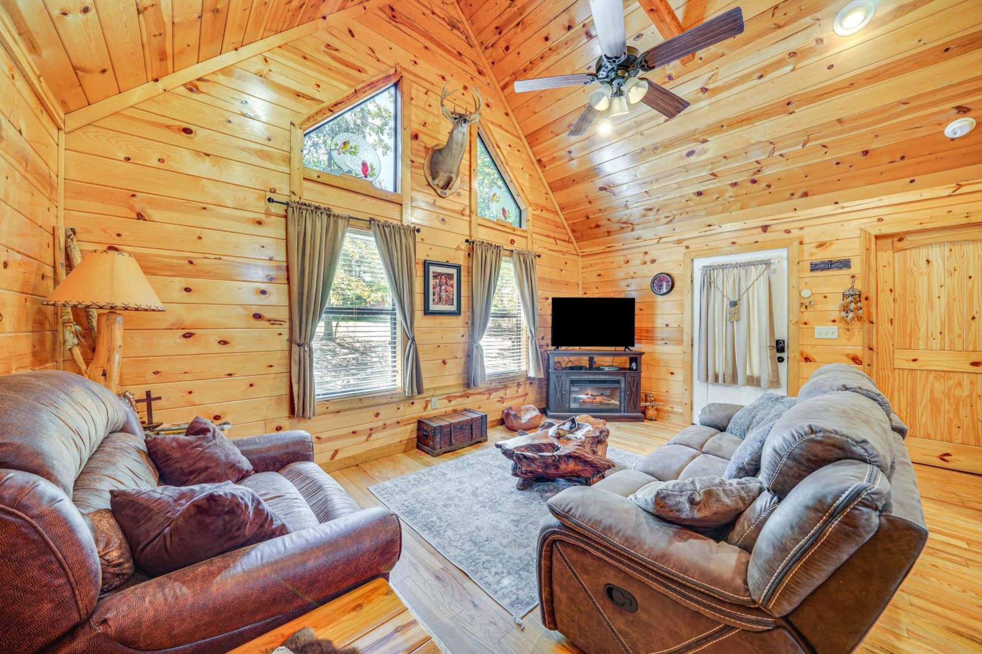 Broken Bow Rental Cabin With Hot Tub And Bar Bagian luar foto